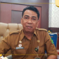 FOTO: Anwar Syahroni Yusuf, Kepala DPMD Kabupaten Sumenep saat berada di ruang kerja. (Red)