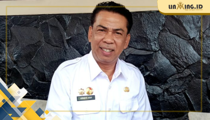 FOTO: Anwar Syahroni Yusuf, Kepala DPMD Kabupaten Sumenep saat berada di ruang kerja. (Red)