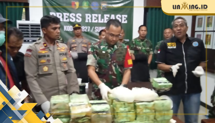 BARANG BUKTI: Aparat Gabungan dari Kodim, polres dan BNNK Sumenep saat menunjukkan barang bukti sabu 35 Kg di Aula Kodim 0827 Sumenep pada Jumat (30/5/2025)