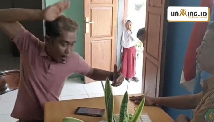 VIRAL: Tangkapan layar Aksi gebrak meja anggota LSM di salah satu sekolah di Sumenep, sempat viral dan menuai kecaman. (Redaksi)