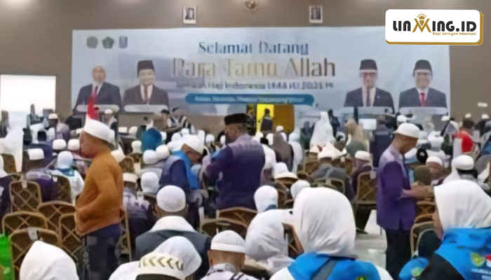 PULANG: Suasana Jemaah haji di Asrama haji Sukolilo, Surabaya