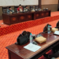 PARIPURNA: Suasana Rapat Paripurna DPRD Kabupaten Sumenep saat penyampaian penjelasan tiga Raperda strategis tahun anggaran 2025, dipimpin oleh Ketua DPRD H. Zainal Arifin dan dihadiri Wakil Bupati KH. Imam Hasyim, Rabu (2/7).
