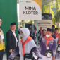 MABRUR: Sejumlah jemaah haji asal Sumenep tiba di tanah air dan disambut petugas di lokasi penyambutan kloter.